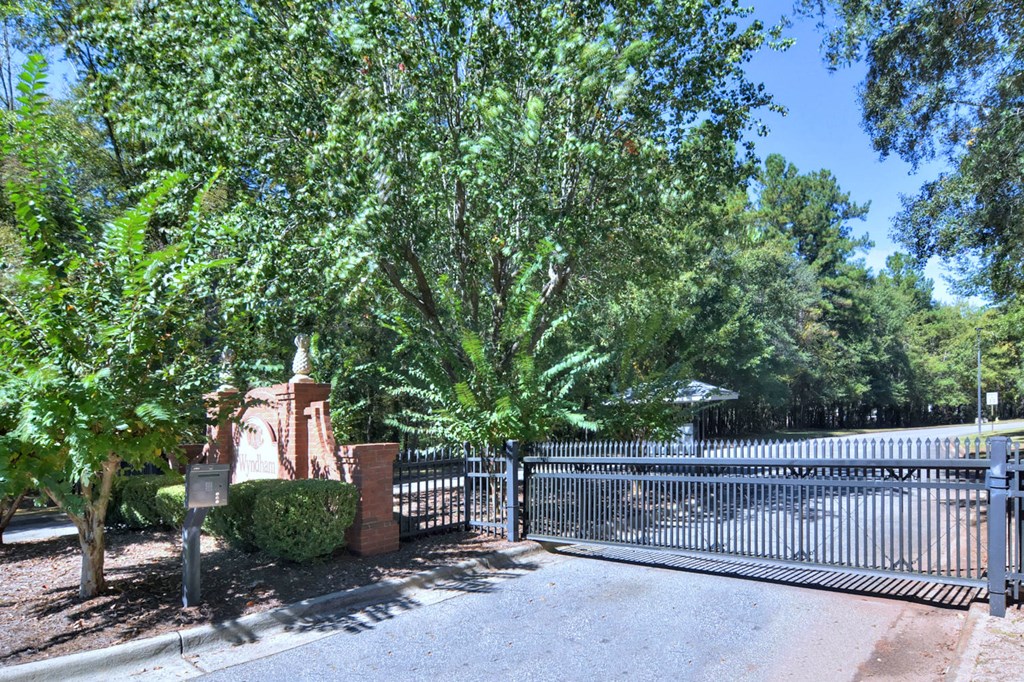 2304 Pineridge Lane, Albany, Georgia image 4