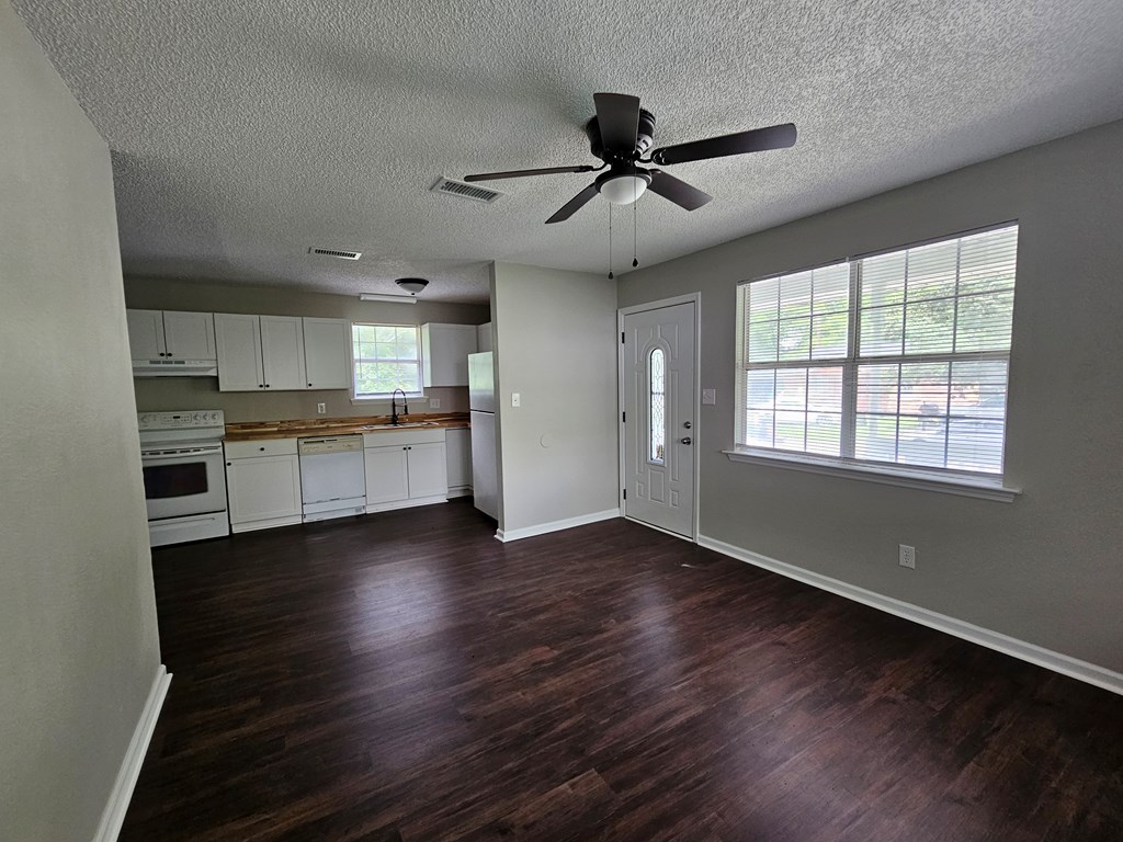 1627 Mcarthur Street, Albany, Georgia image 3