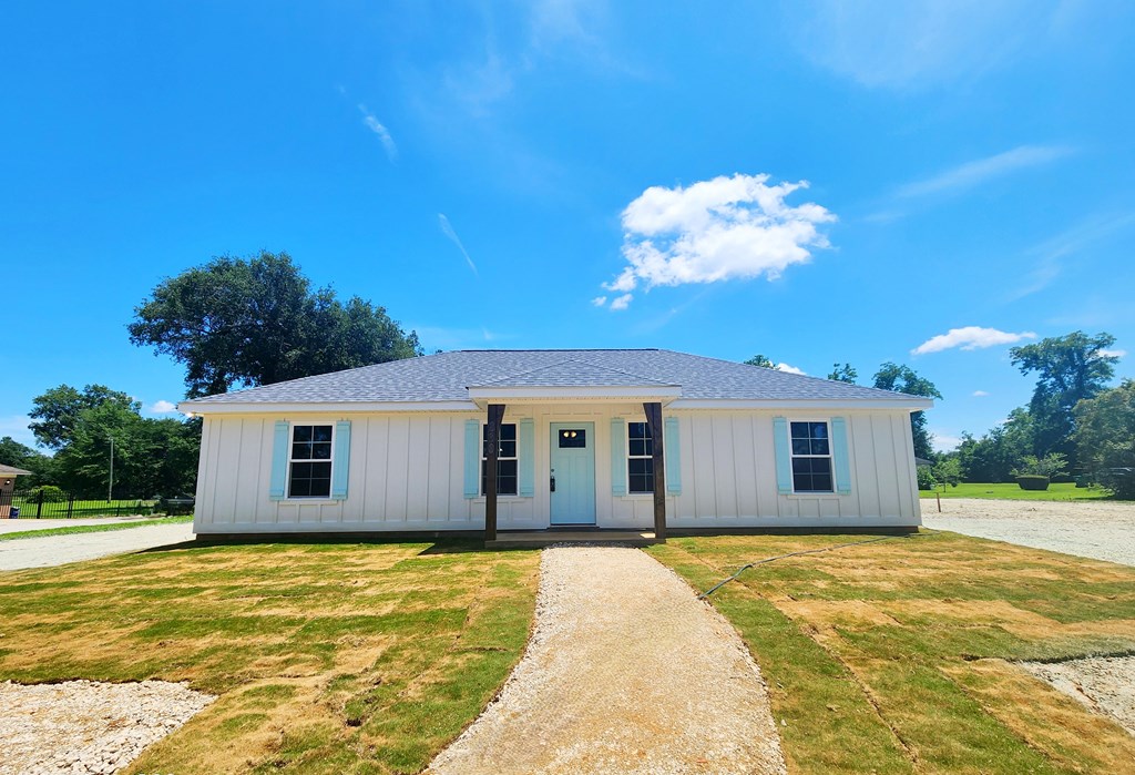 830 Holly Dr, Albany, Georgia image 2