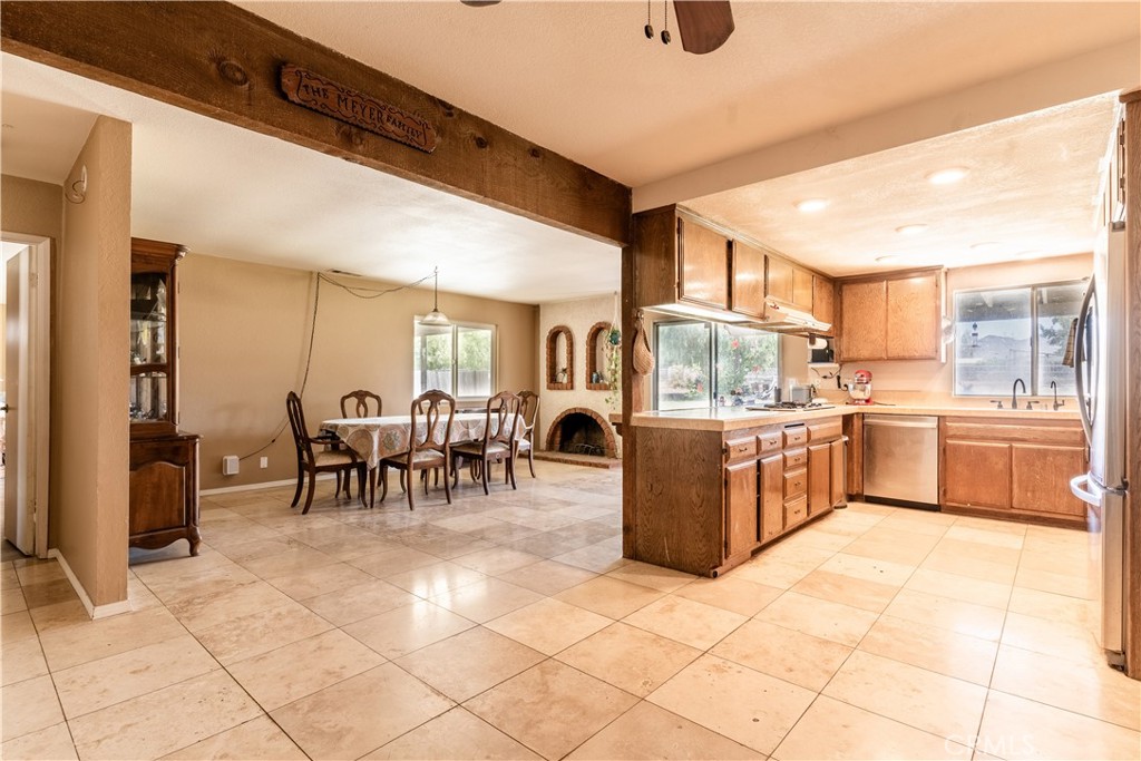20530 Magnolia Avenue, Nuevo, California image 28