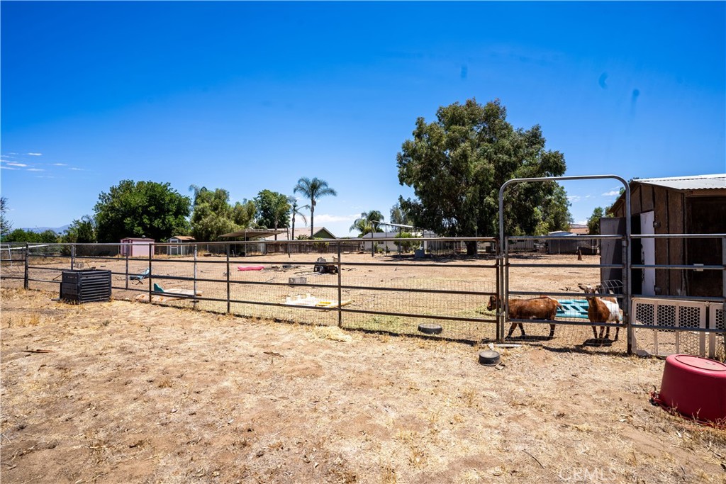 20530 Magnolia Avenue, Nuevo, California image 35