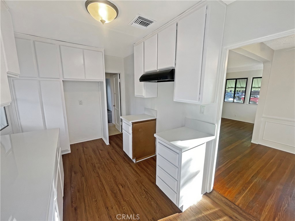 2334 N Keystone Street, Burbank, California image 10