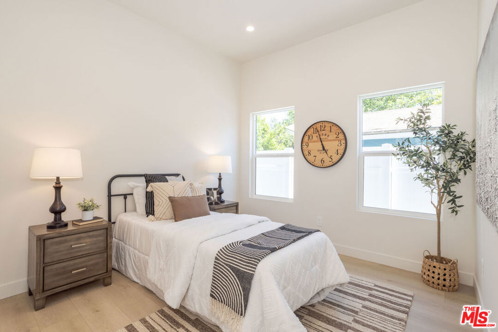 824 N Lima Street, Burbank, California image 32