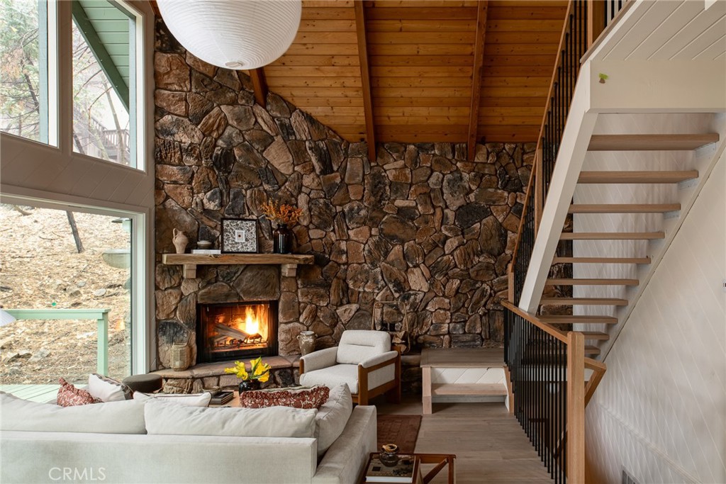 28443 Altamont Court, Lake Arrowhead CA 92352