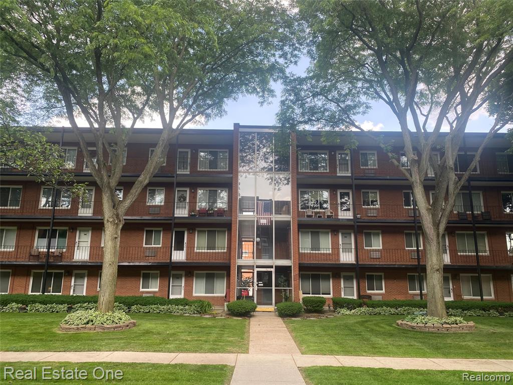 2915 W 13 Mile Road  #104, Royal Oak, Michigan image 1
