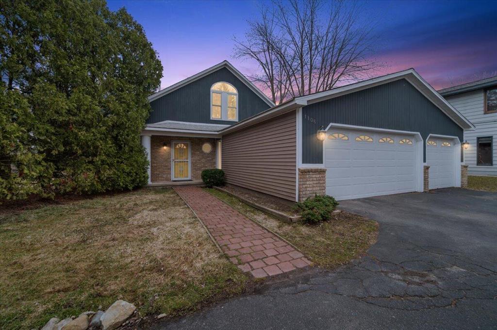 1106 Westmoor Drive Nw, Grand Rapids, Michigan image 1
