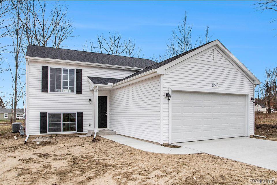 208 Kingsberry Drive , Blissfield, Michigan image 1