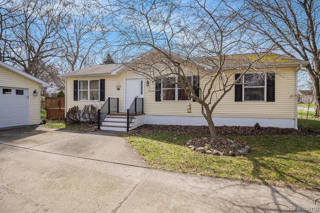 930 N East Street , Fenton, Michigan image 1