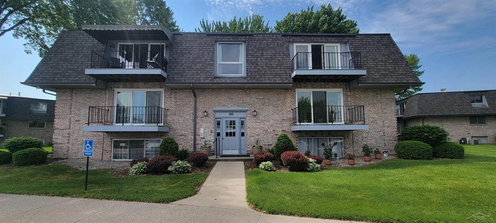 102 Provincial Court , Saginaw, Michigan image 1