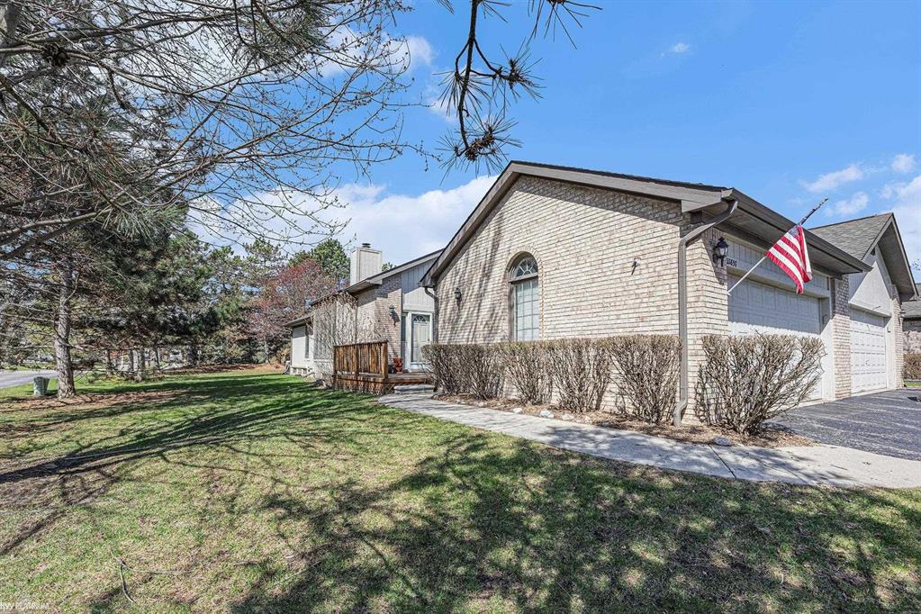 33857 Oakwood Drive , Sterling Heights, Michigan image 1