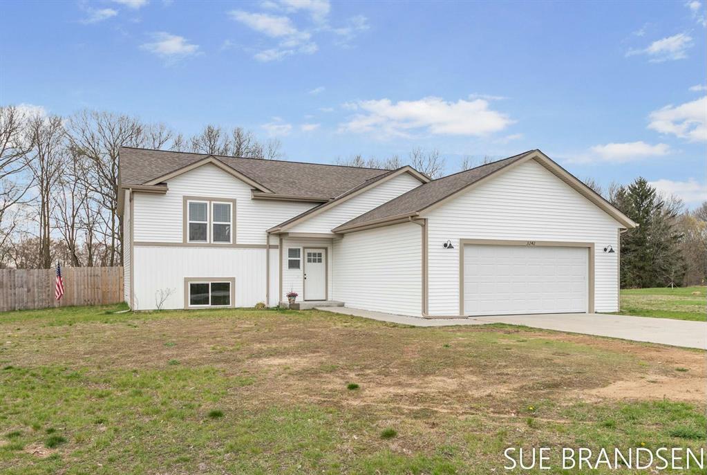 3242 Signal Point Drive , Allegan, Michigan image 1