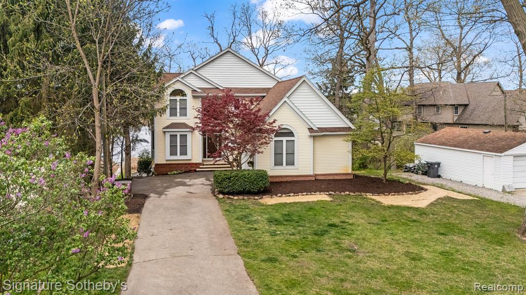 5027 Grover Drive , Brighton, Michigan image 1