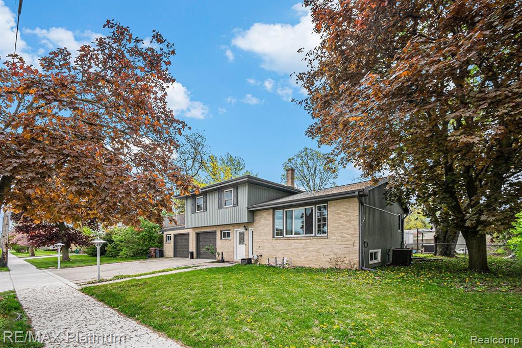 604 E North Street , Owosso, Michigan image 1
