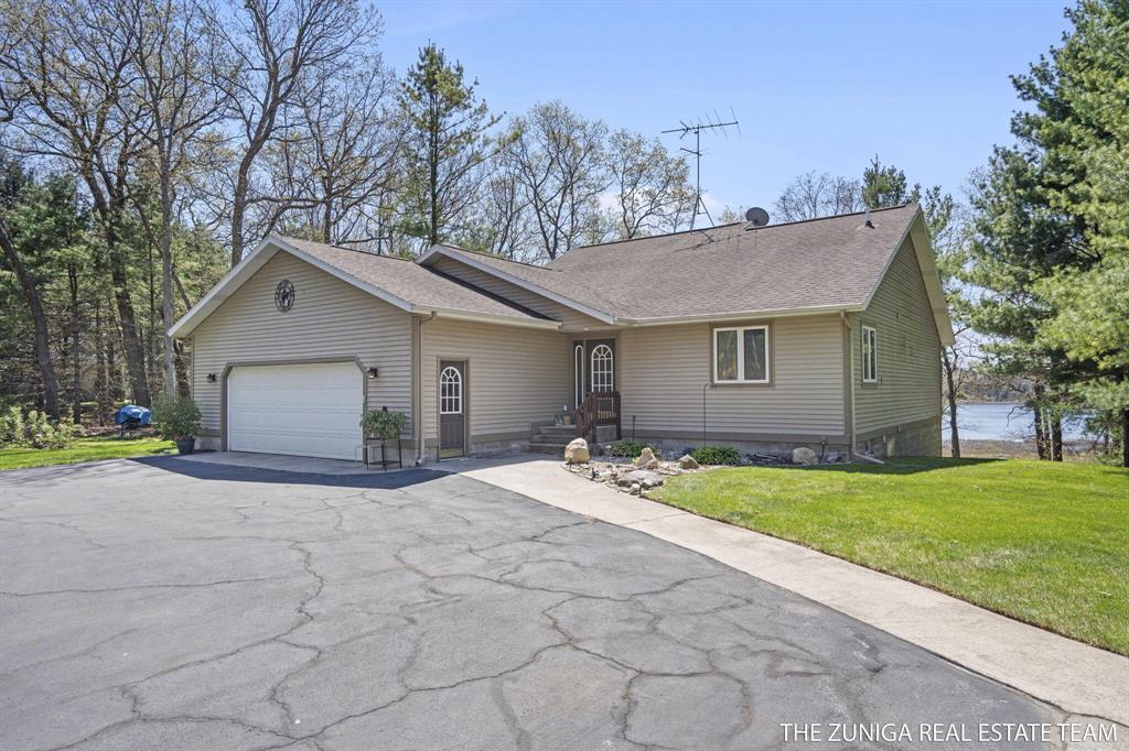 1087 Shore Walk Lane , Whitehall, Michigan image 1