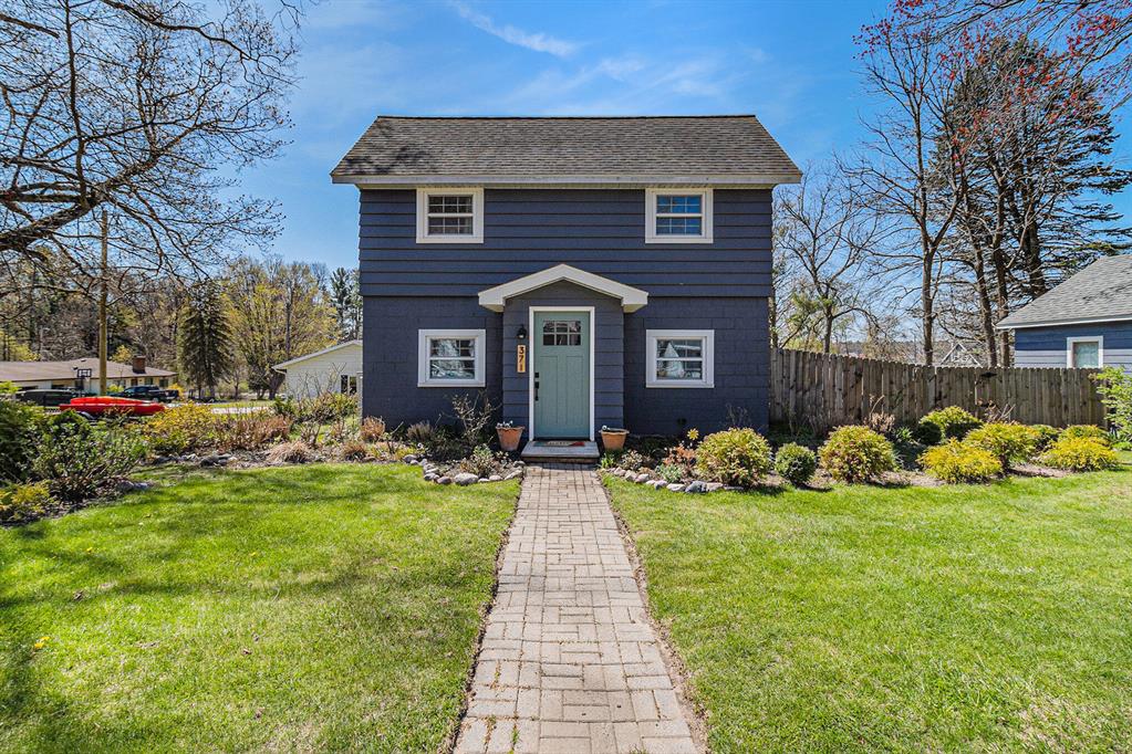 371 4th Street , Pentwater, Michigan image 1