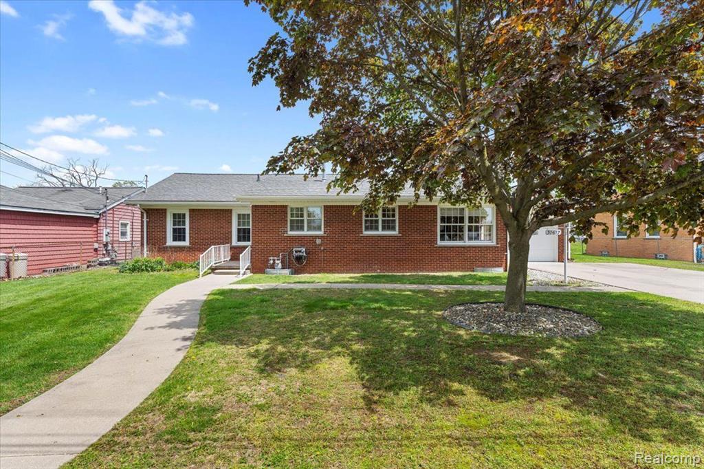 30617 Young Drive , Gibraltar, Michigan image 1