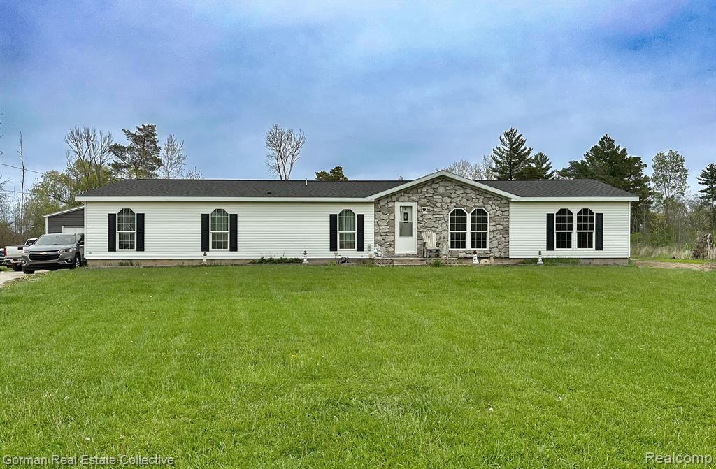 1076 N Lakeshore Road , Harbor Beach, Michigan image 1