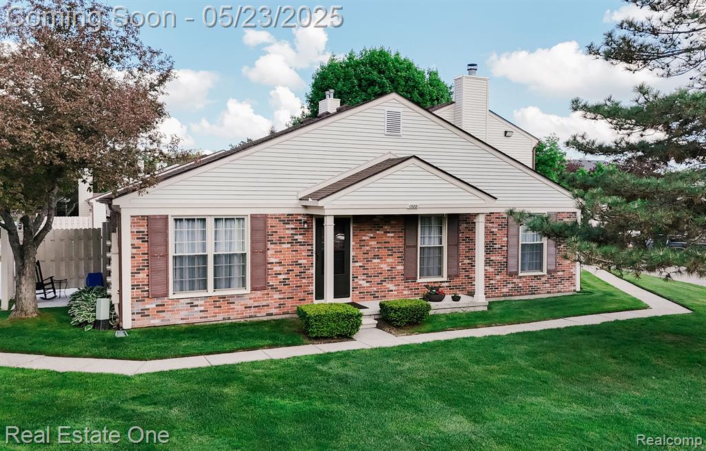 1588 Dover Hill S, Walled Lake, Michigan image 1