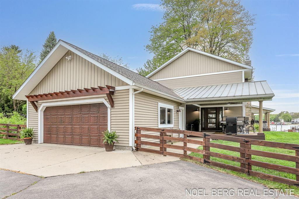 16 Circle Drive , Fruitport, Michigan image 1
