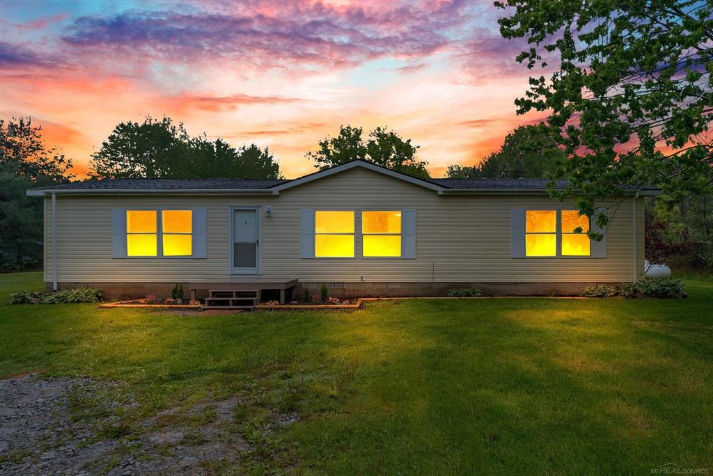 2100 Rowe Road , Applegate, Michigan image 1