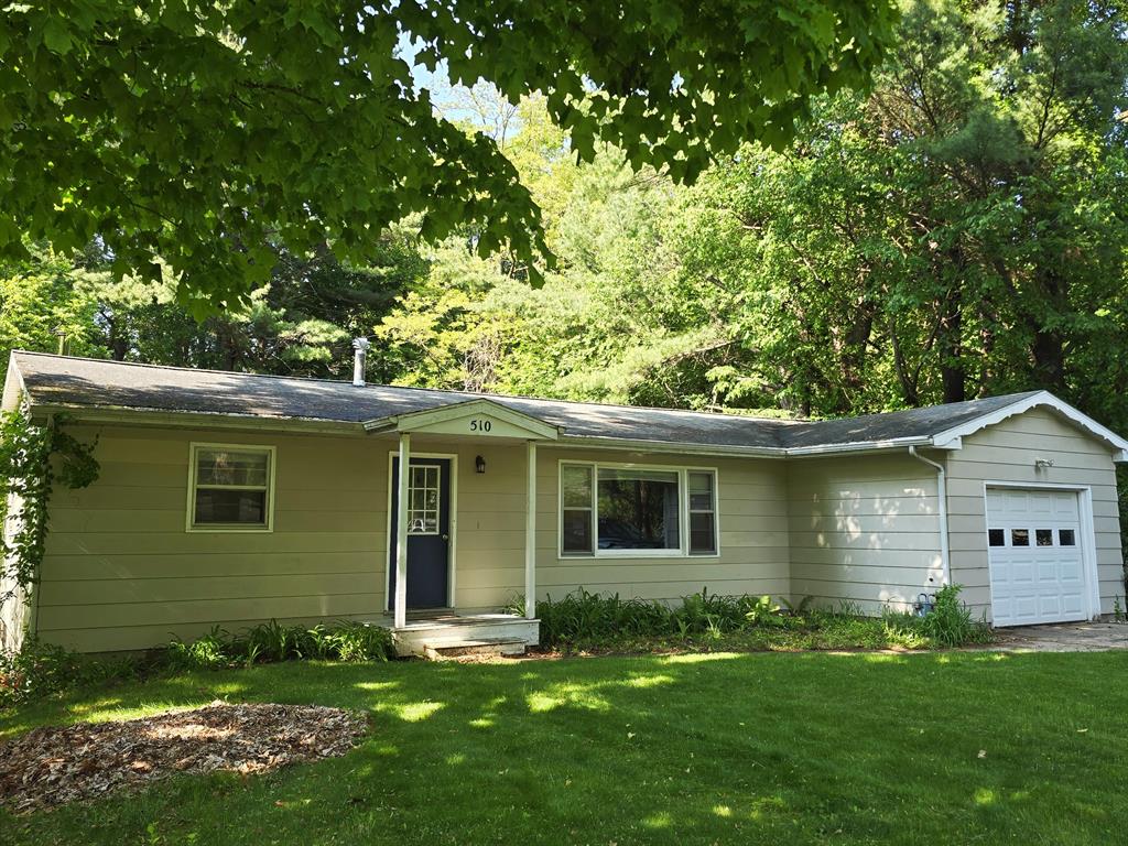 510 E Lewis Street , Whitehall, Michigan image 1