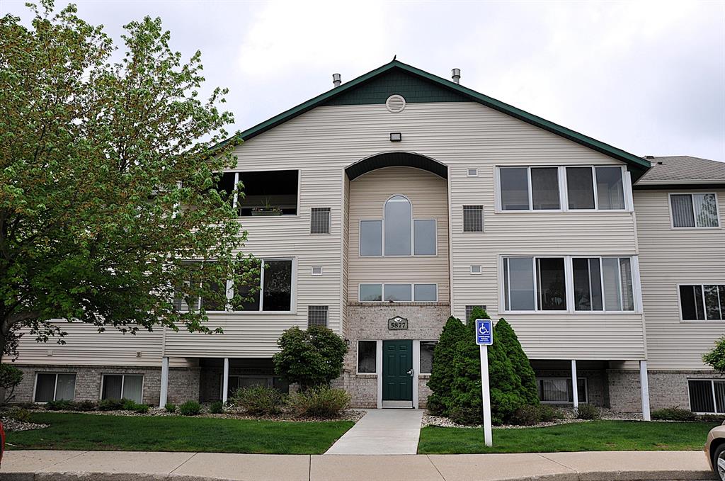 5877 Crosswinds Drive  #14, Norton Shores, Michigan image 1