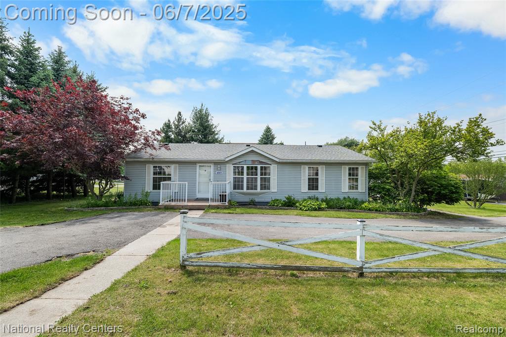 4065 Manitoba Street , Auburn Hills, Michigan image 1