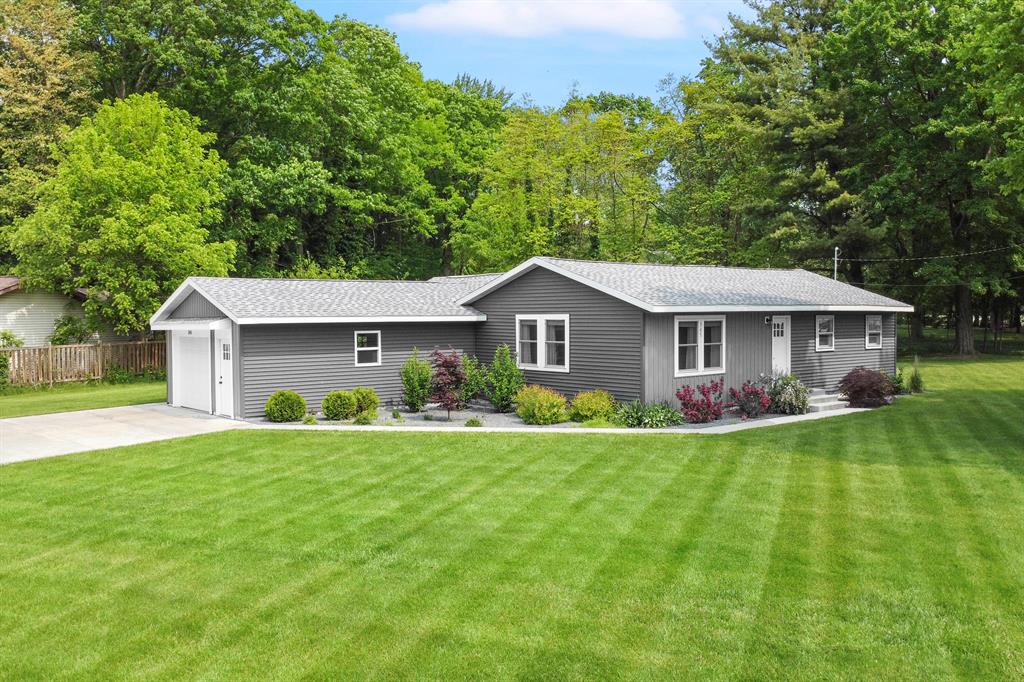 345 N 4th Avenue , Fruitport, Michigan image 1