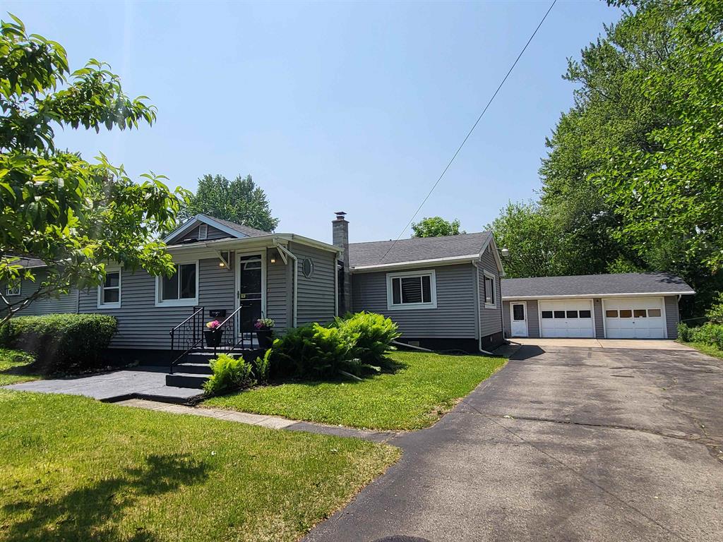 1010 S Pearce Street , Owosso, Michigan image 1