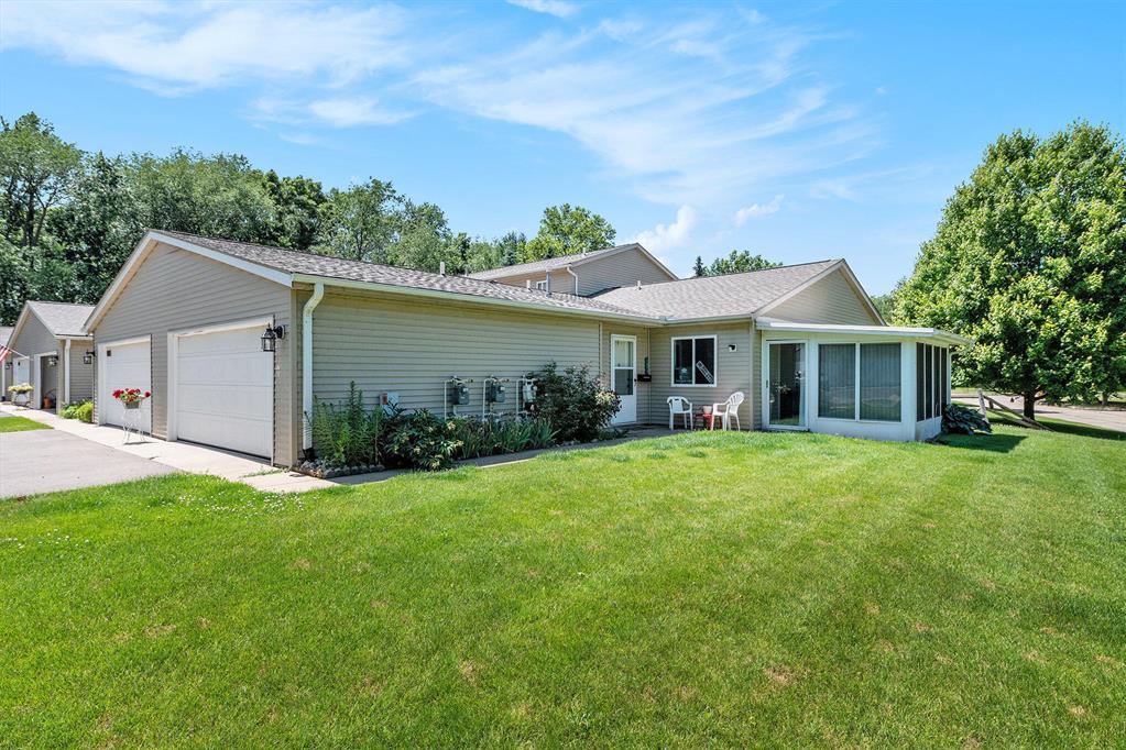 1077 Wedgewood Drive , Plainwell, Michigan image 1