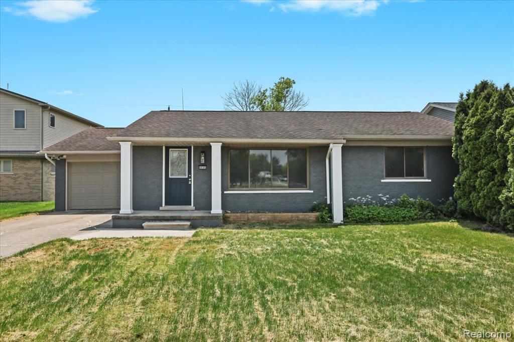 48306 Jefferson Avenue , Chesterfield, Michigan image 1