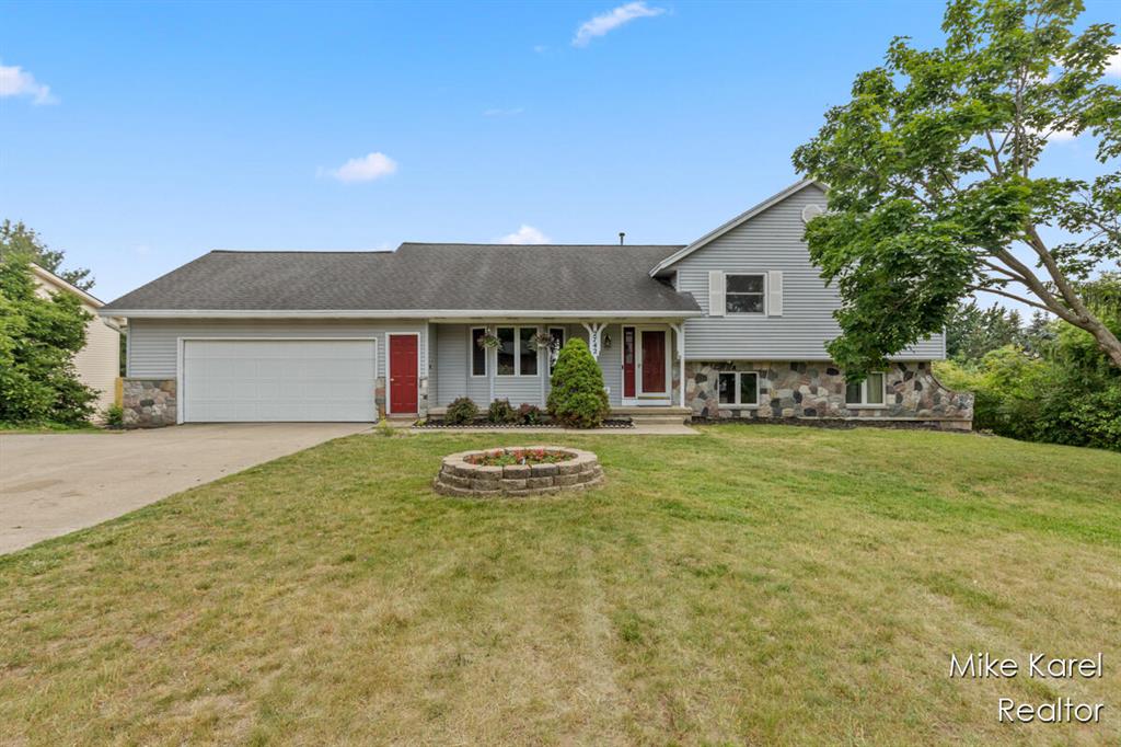 2742 Woodridge Drive , Jenison, Michigan image 1