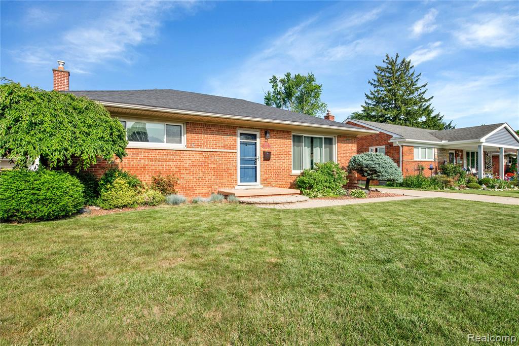 2491 Pinetree Drive , Trenton, Michigan image 1