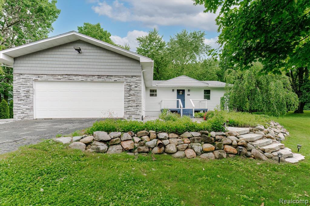 4072 Mill Lake Road , Lake Orion, Michigan image 1