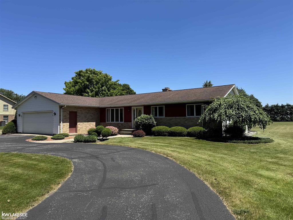 527 Camelot Lane , Pigeon, Michigan image 1