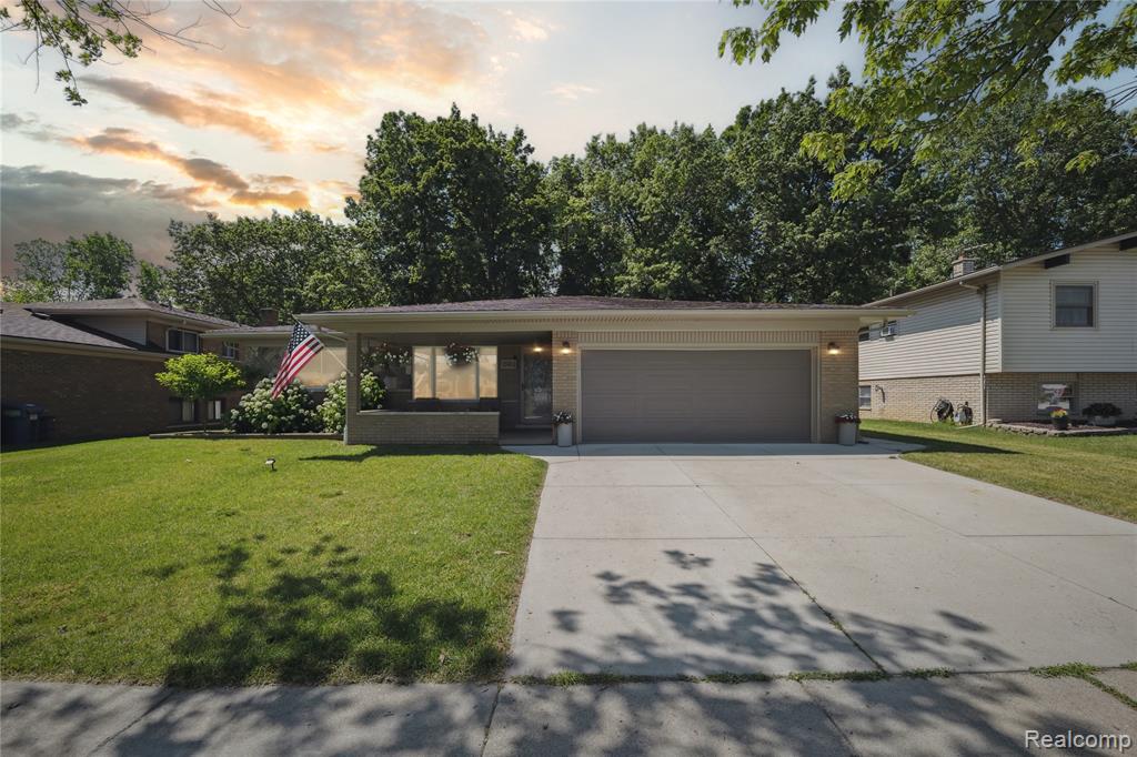 13983 Village Lane , Riverview, Michigan image 1