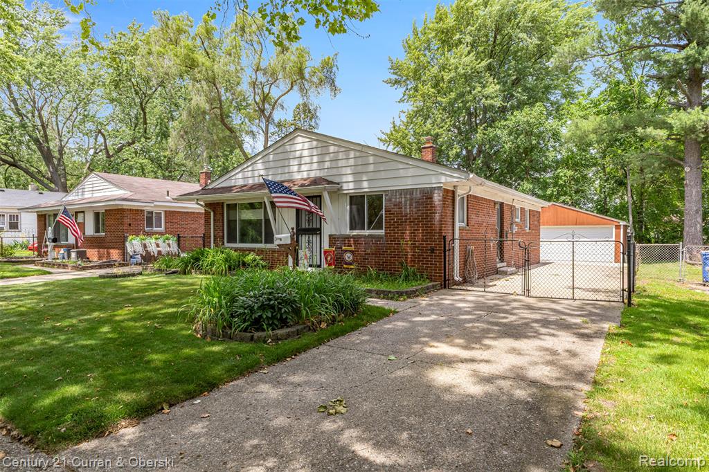 25416 Yale Street S, Dearborn Heights, Michigan image 1
