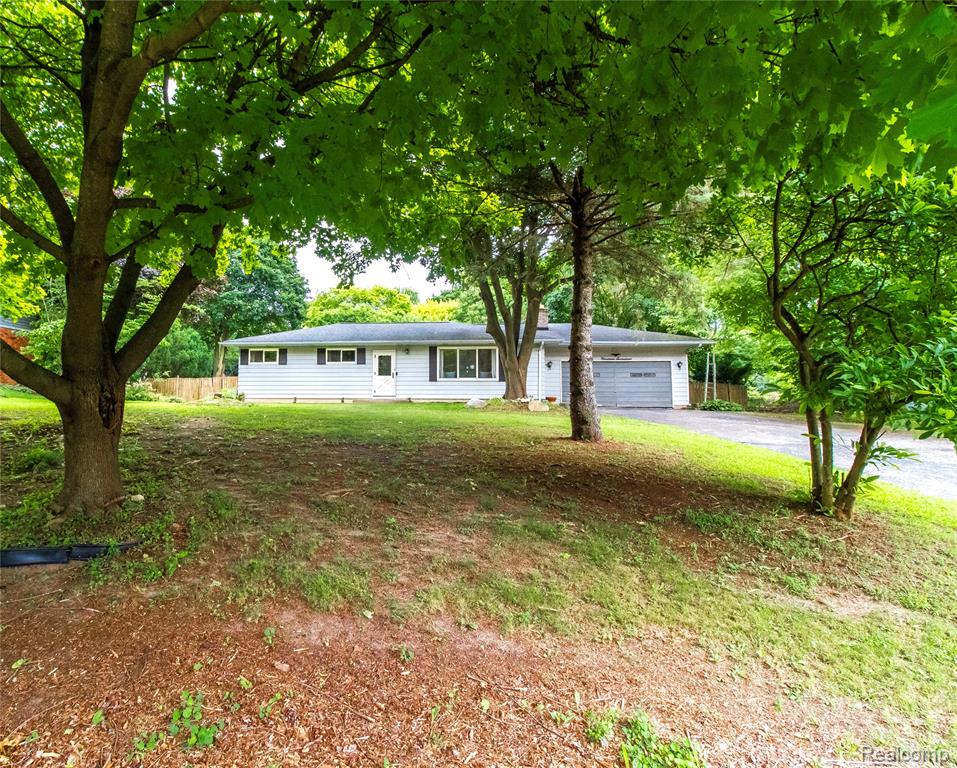 1917 Lochinvar Boulevard , Oakland, Michigan image 1