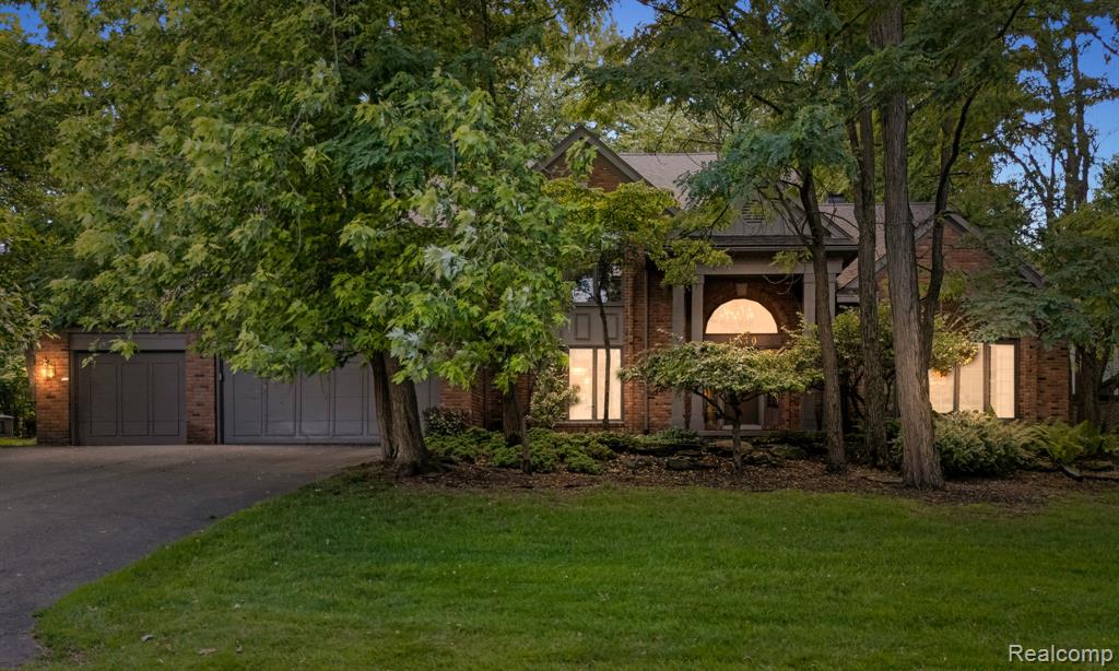 4730 Mirror Lake Drive , West Bloomfield, Michigan image 1