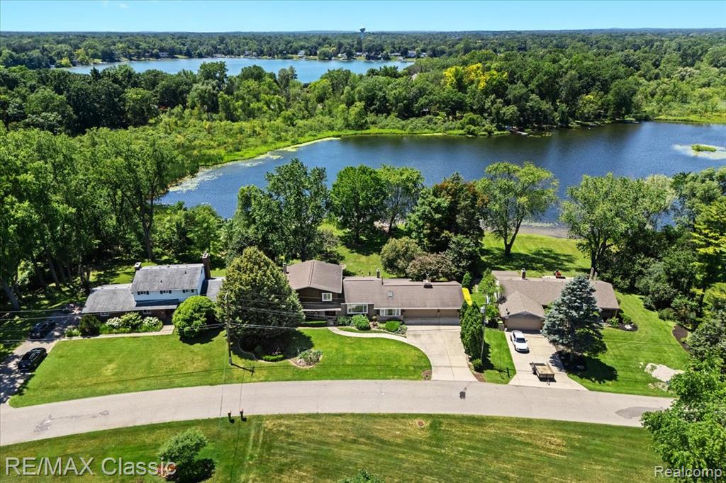 2838 Bay Drive , West Bloomfield, Michigan image 1