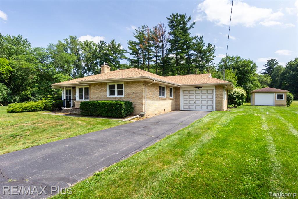 1320 Kra Nur Drive , Burton, Michigan image 1