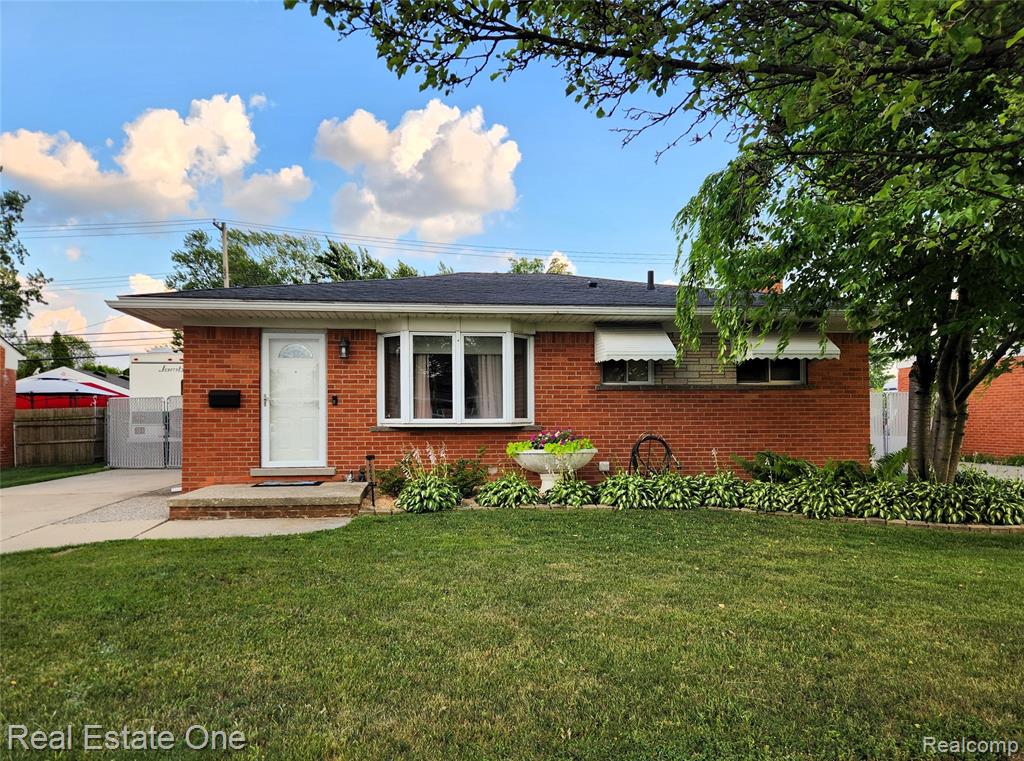 15622 Chestnut Street , Roseville, Michigan image 1