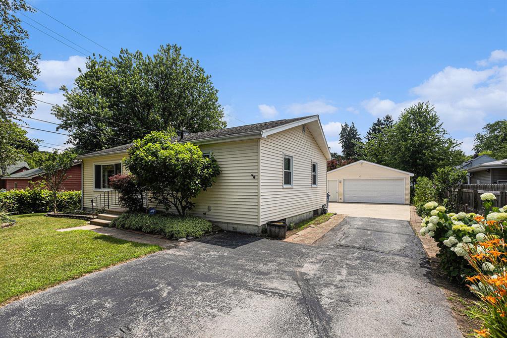 1109 Goguac Street W, Battle Creek, Michigan image 1