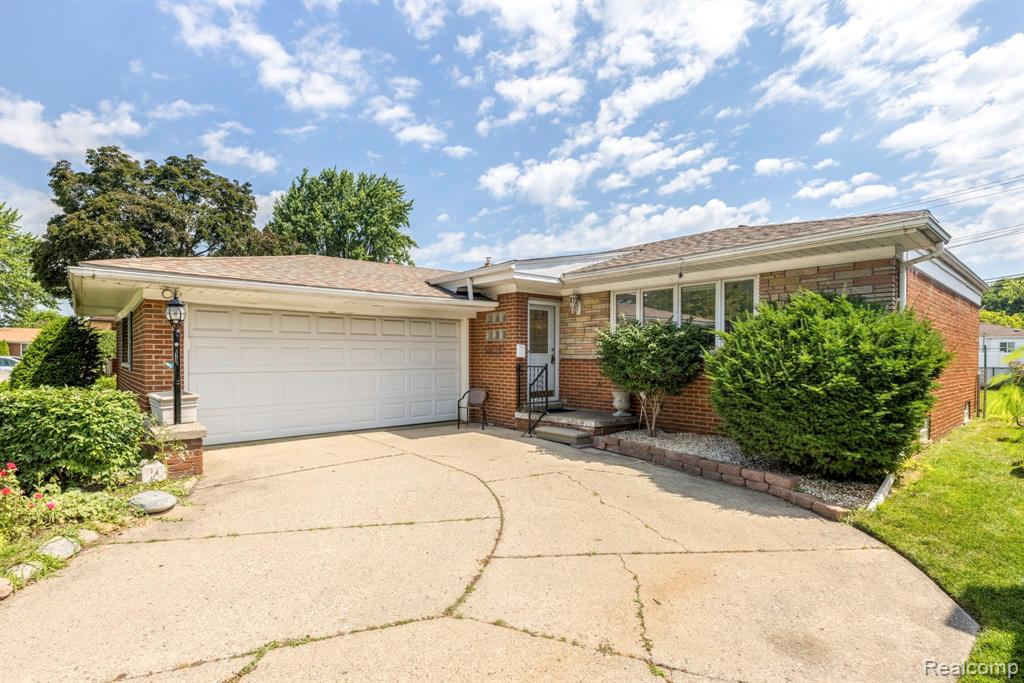 8571 Linda Street , Warren, Michigan image 1
