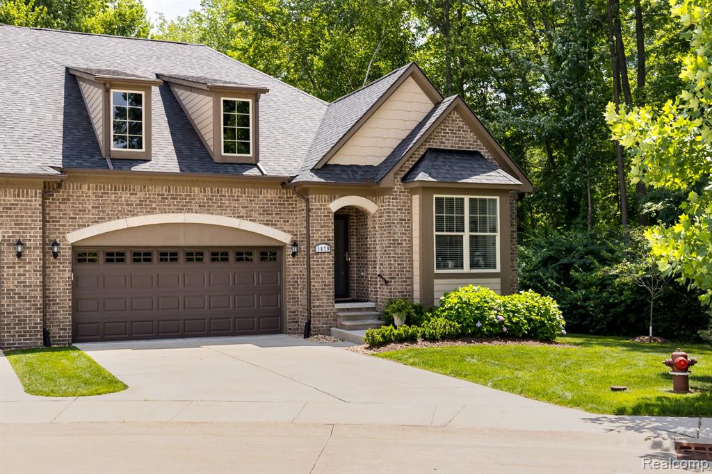 1079 Hampshire Court , Rochester, Michigan image 1