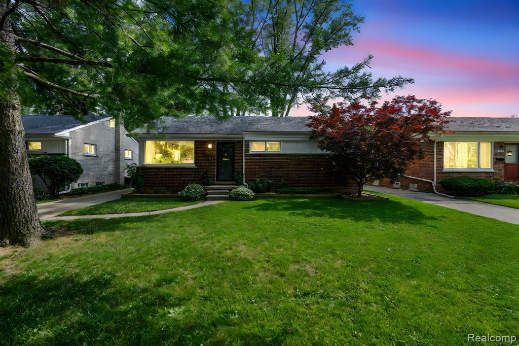 23316 Brookdale Boulevard , St. Clair Shores, Michigan image 1