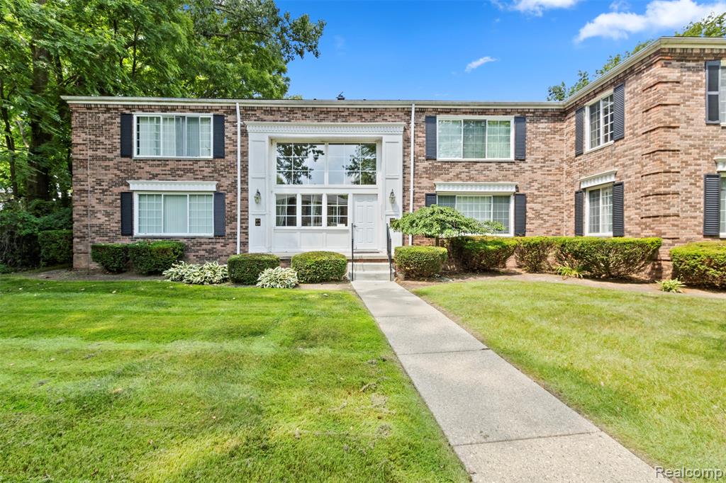 532 E Fox Hills Drive , Bloomfield Hills, Michigan image 1
