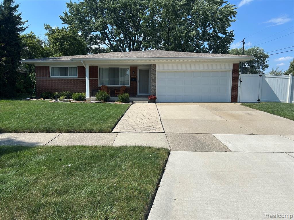 32645 Whitley Circle , Warren, Michigan image 1