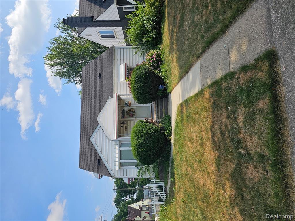 2016 Pearl Avenue , Warren, Michigan image 1