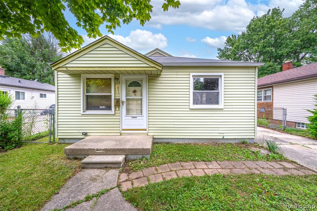 18379 Hazelwood Street , Roseville, Michigan image 1